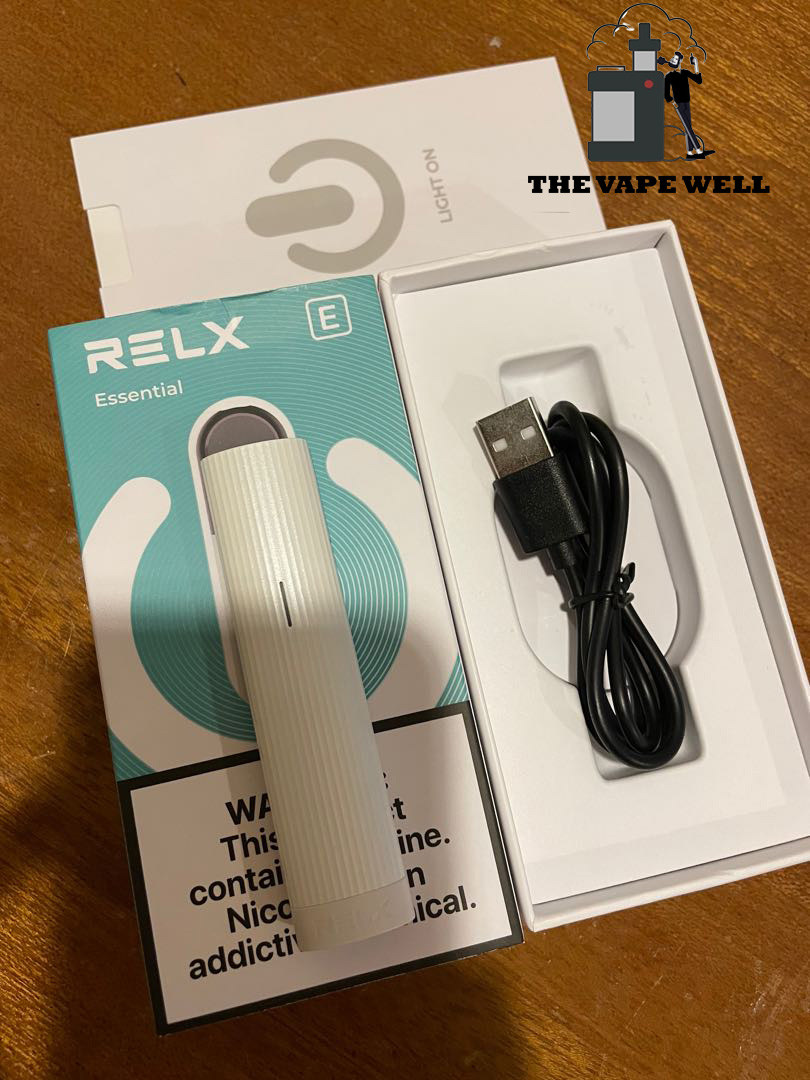 Bộ sản phẩm Pod Relx Essential system kit đi kèm dây sạc